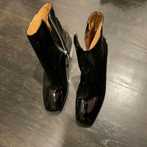 Loq patent leather booties size 40